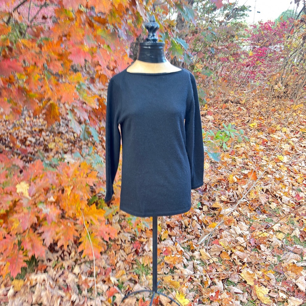 Neiman Marcus Elegant Black Long Sleeve Sweater